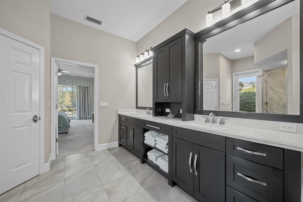 Activo con contrato: $1,275,000 (4 camas, 4 baños, 3501 Pies cuadrados)