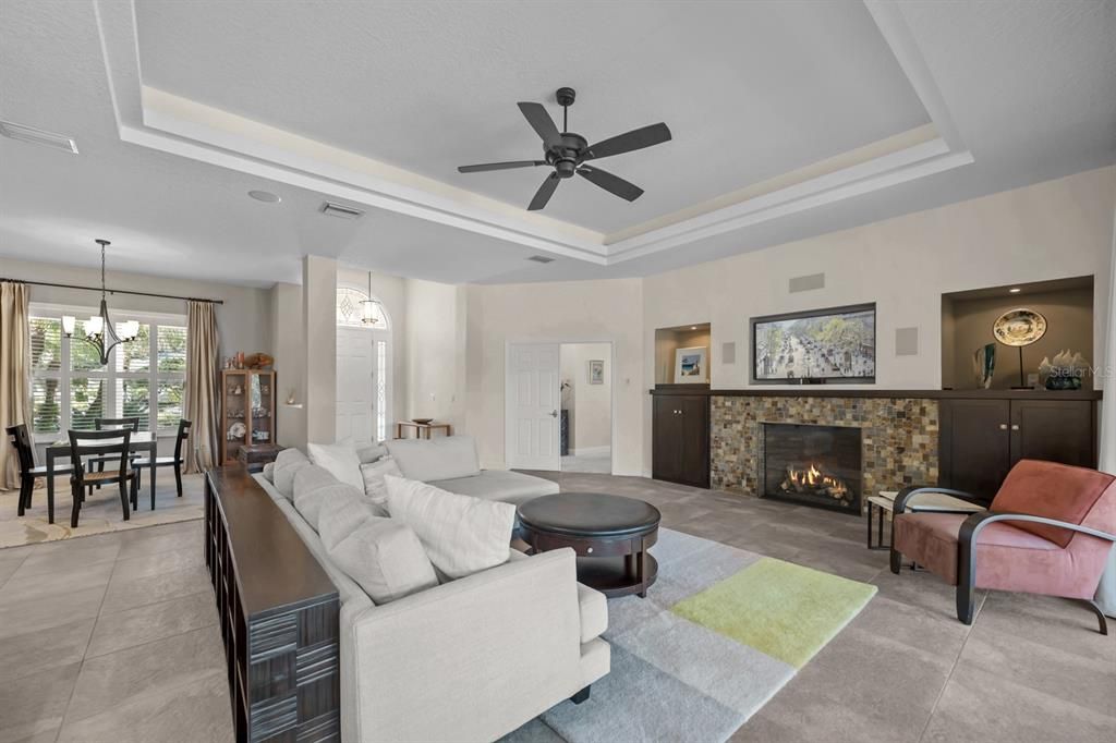 Activo con contrato: $1,275,000 (4 camas, 4 baños, 3501 Pies cuadrados)