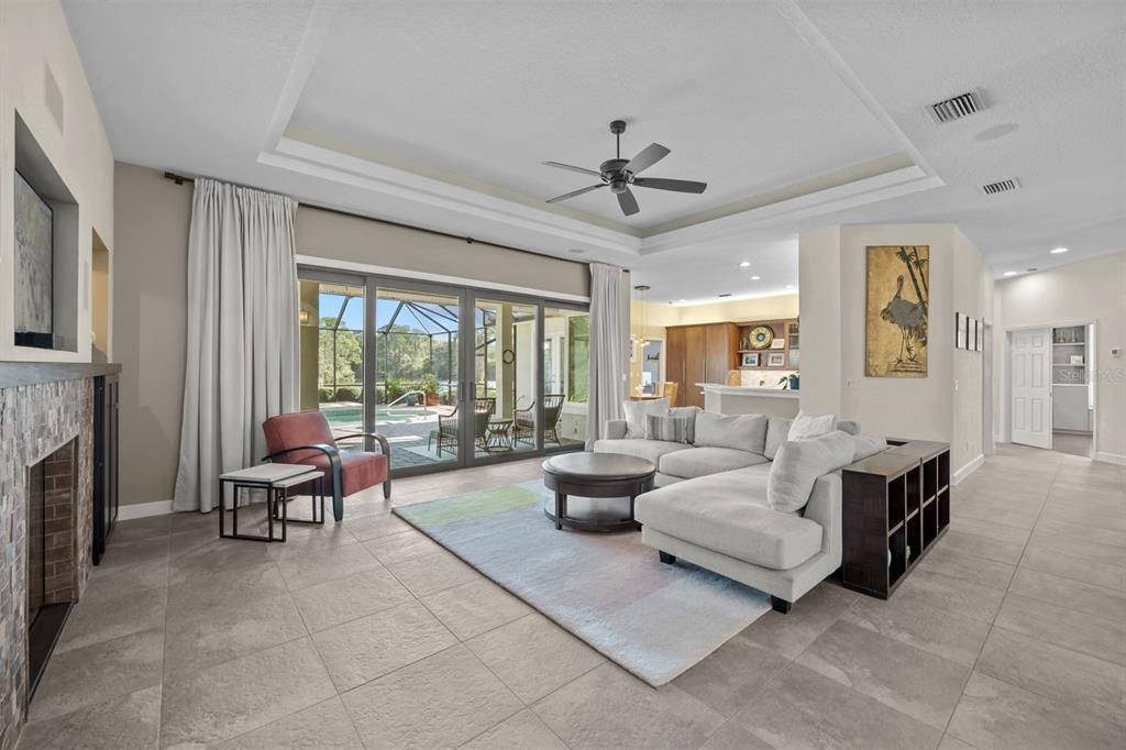 Activo con contrato: $1,275,000 (4 camas, 4 baños, 3501 Pies cuadrados)