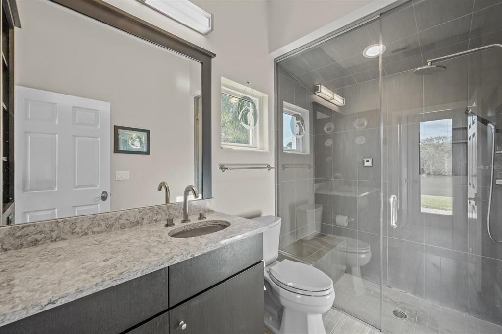 Activo con contrato: $1,275,000 (4 camas, 4 baños, 3501 Pies cuadrados)