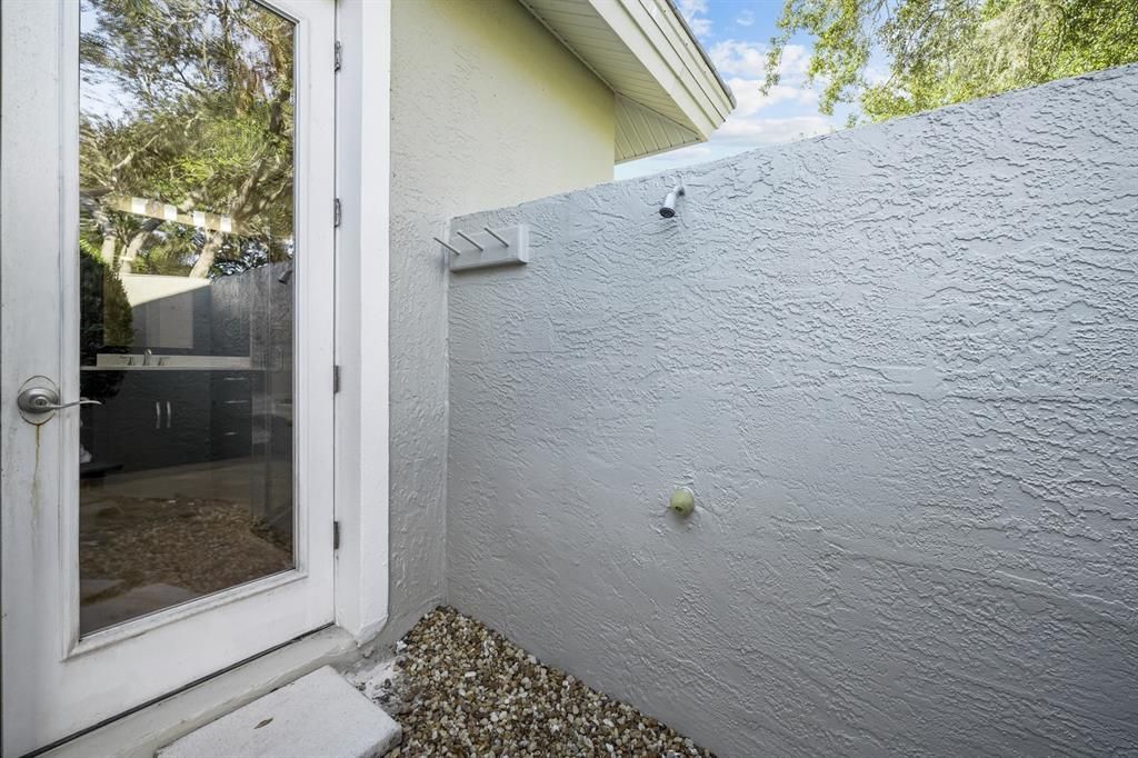 Activo con contrato: $1,275,000 (4 camas, 4 baños, 3501 Pies cuadrados)