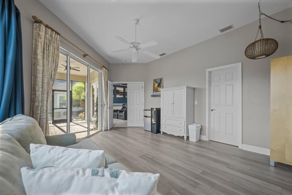 Activo con contrato: $1,275,000 (4 camas, 4 baños, 3501 Pies cuadrados)