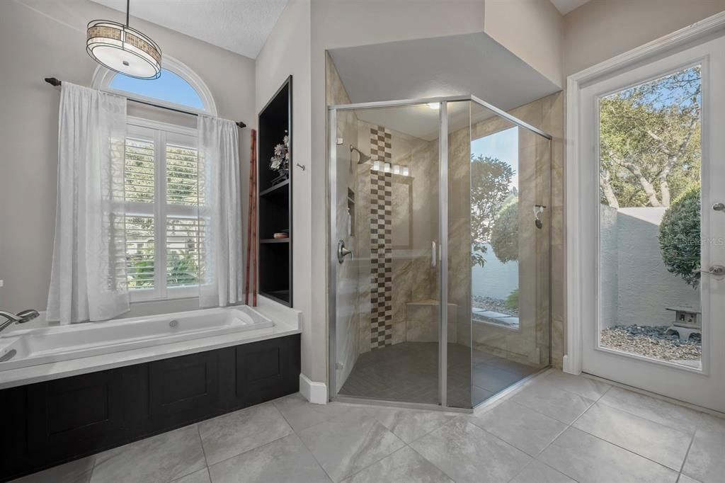 Activo con contrato: $1,275,000 (4 camas, 4 baños, 3501 Pies cuadrados)