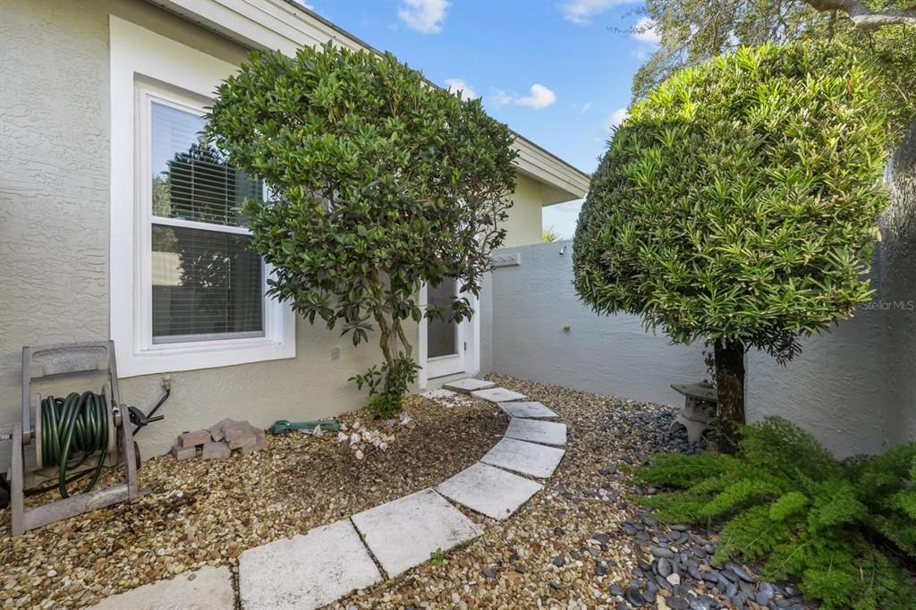 Activo con contrato: $1,275,000 (4 camas, 4 baños, 3501 Pies cuadrados)