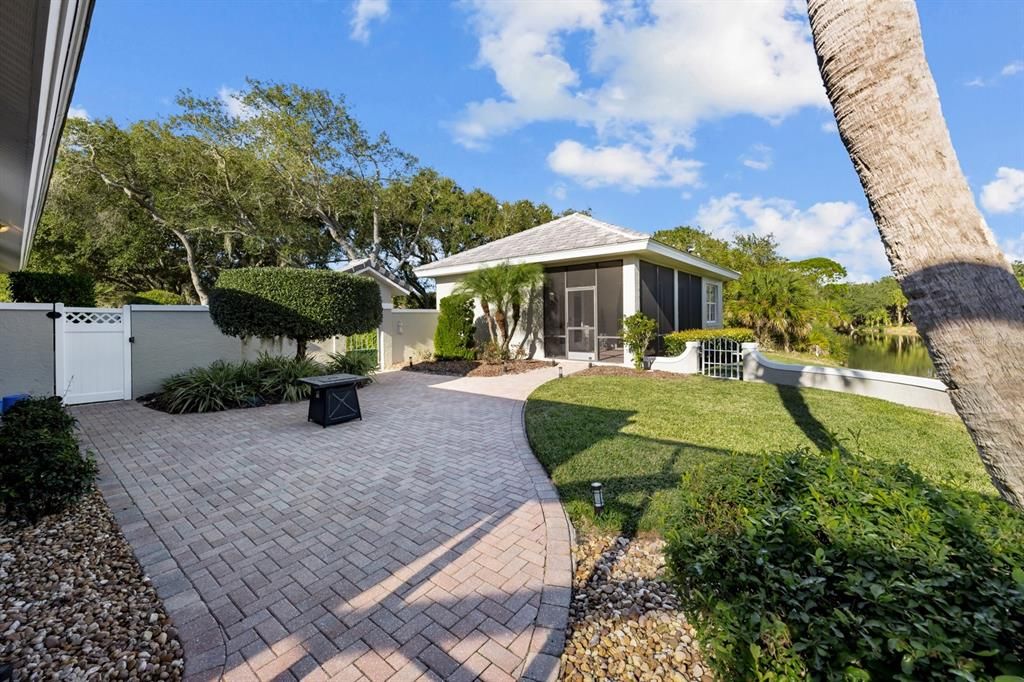 Activo con contrato: $1,275,000 (4 camas, 4 baños, 3501 Pies cuadrados)