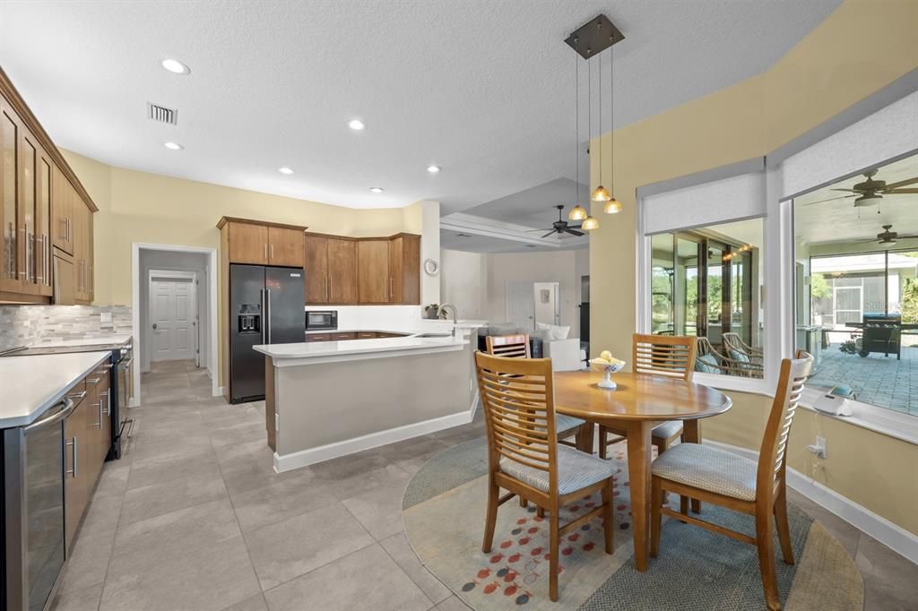 Activo con contrato: $1,275,000 (4 camas, 4 baños, 3501 Pies cuadrados)