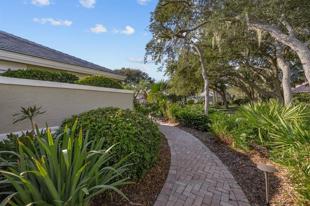 Activo con contrato: $1,275,000 (4 camas, 4 baños, 3501 Pies cuadrados)