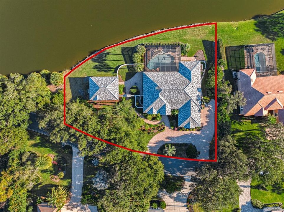 Activo con contrato: $1,275,000 (4 camas, 4 baños, 3501 Pies cuadrados)