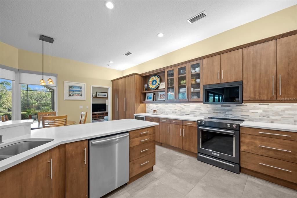 Activo con contrato: $1,275,000 (4 camas, 4 baños, 3501 Pies cuadrados)