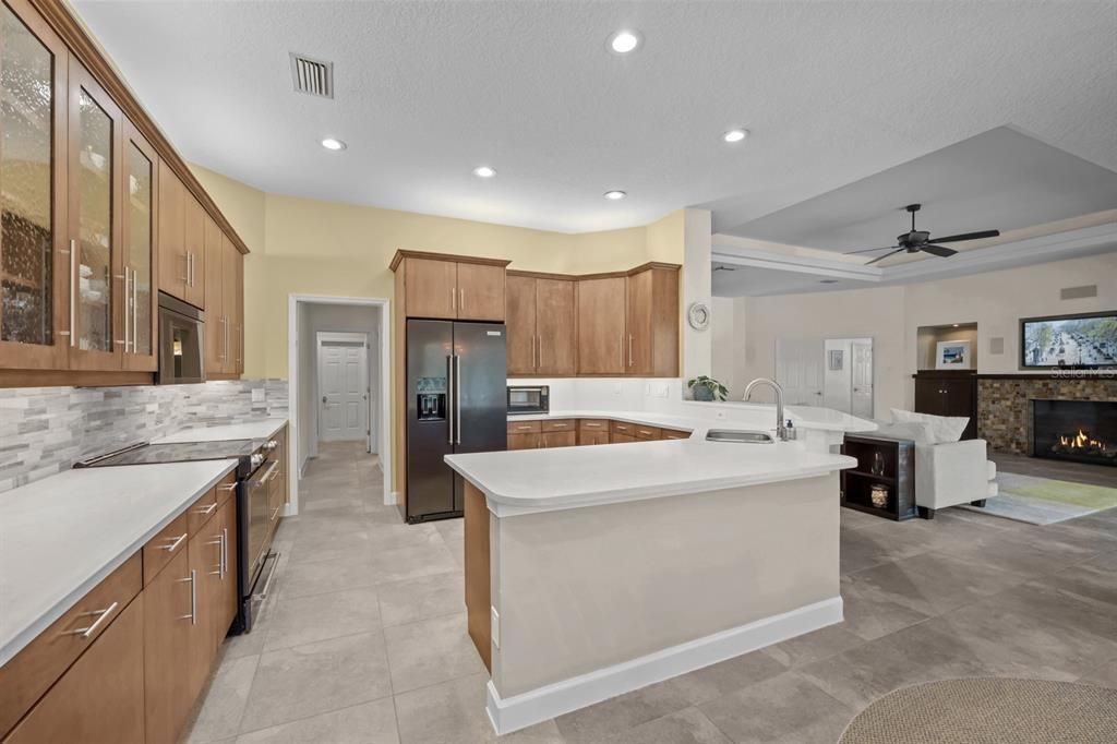 Activo con contrato: $1,275,000 (4 camas, 4 baños, 3501 Pies cuadrados)