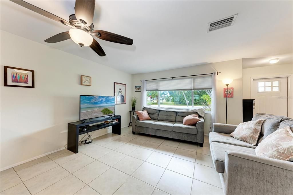 En Venta: $439,000 (3 camas, 2 baños, 1668 Pies cuadrados)