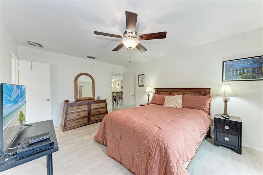 En Venta: $439,000 (3 camas, 2 baños, 1668 Pies cuadrados)