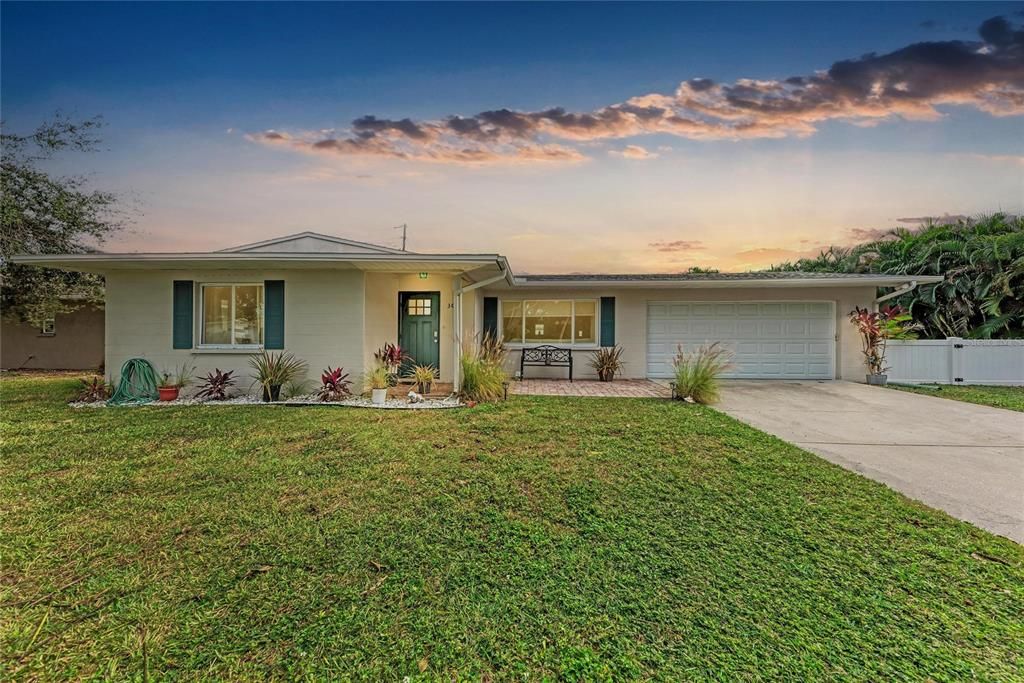 En Venta: $439,000 (3 camas, 2 baños, 1668 Pies cuadrados)