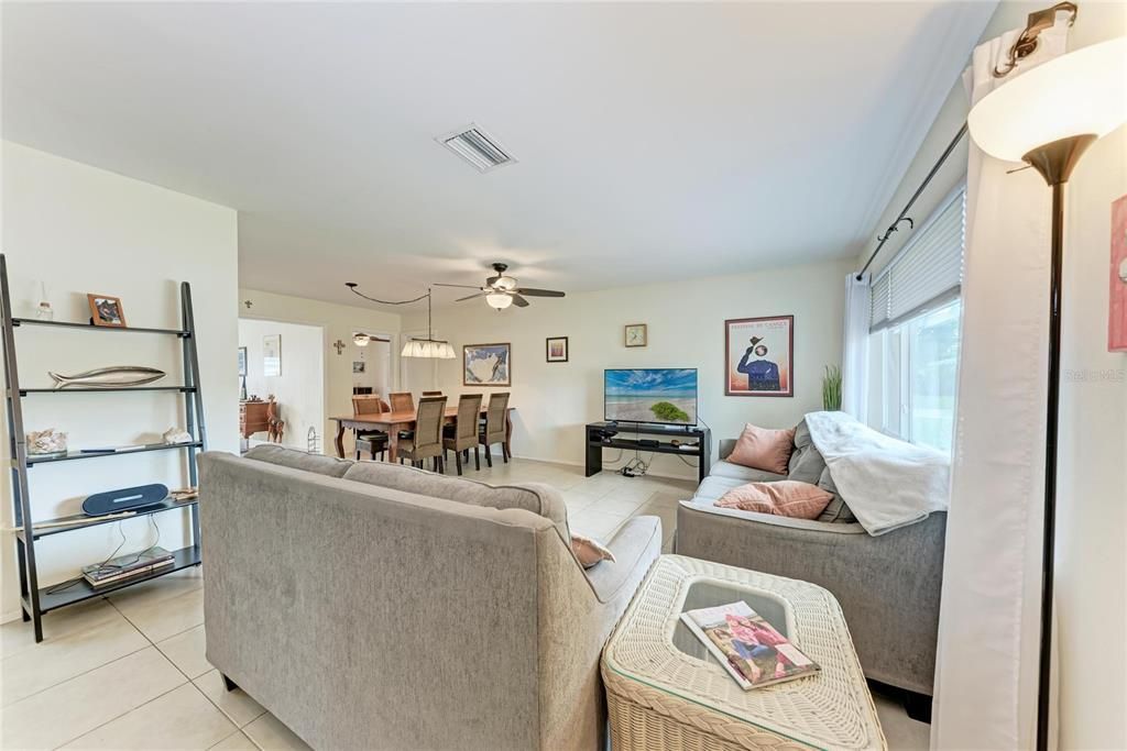 En Venta: $439,000 (3 camas, 2 baños, 1668 Pies cuadrados)