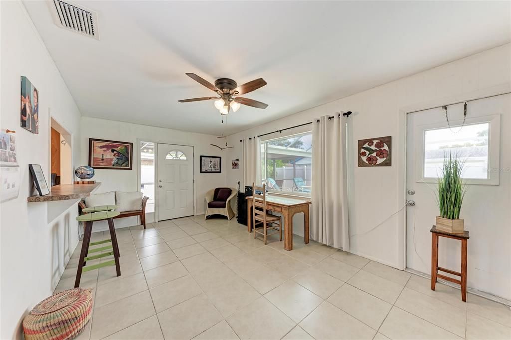 En Venta: $439,000 (3 camas, 2 baños, 1668 Pies cuadrados)