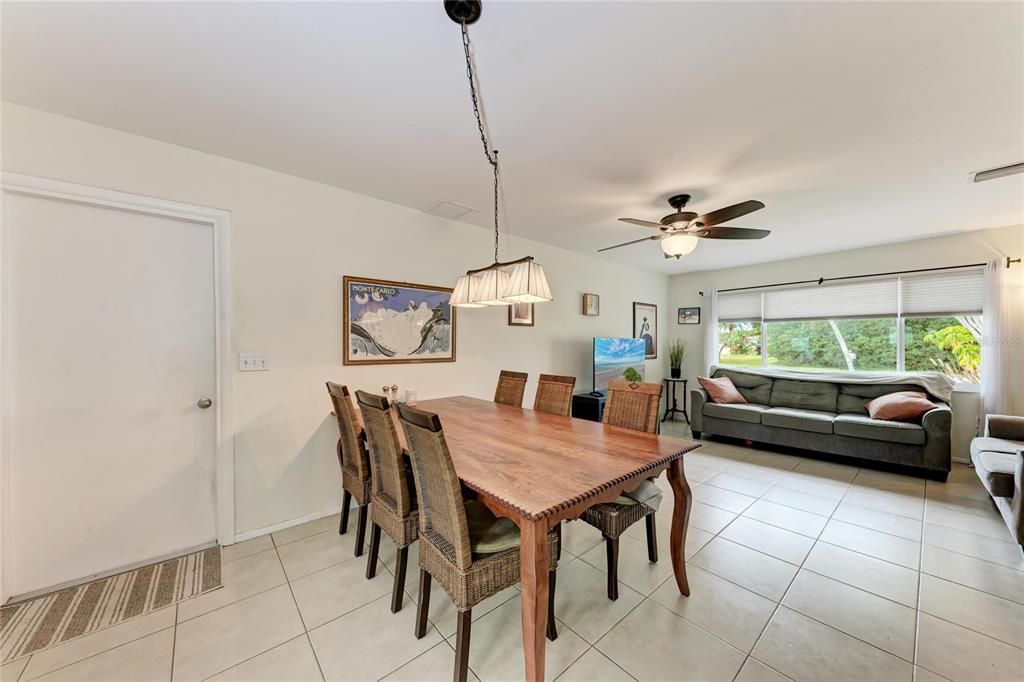 En Venta: $439,000 (3 camas, 2 baños, 1668 Pies cuadrados)