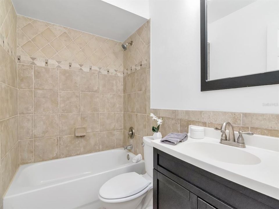 На продажу: $224,000 (2 спален, 2 ванн, 1261 Квадратных фут)