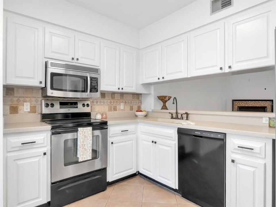 На продажу: $224,000 (2 спален, 2 ванн, 1261 Квадратных фут)