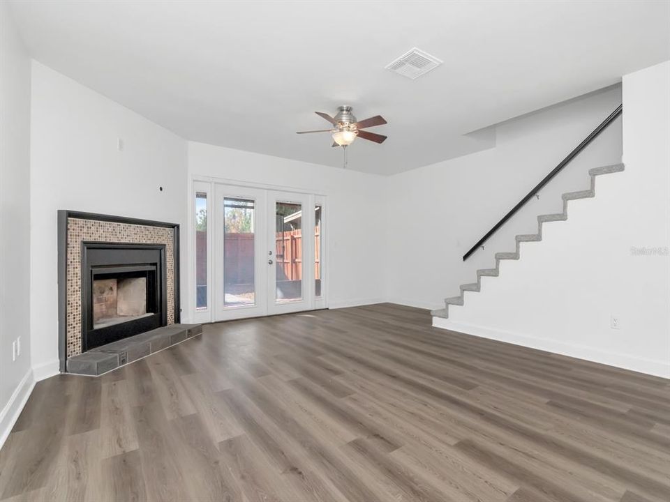 На продажу: $224,000 (2 спален, 2 ванн, 1261 Квадратных фут)