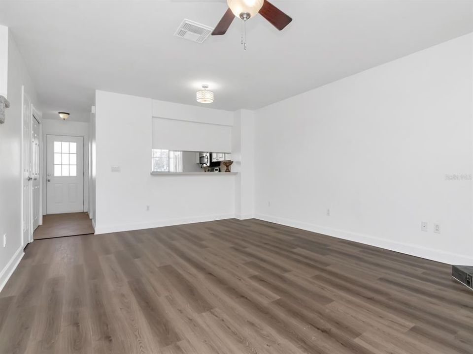 На продажу: $224,000 (2 спален, 2 ванн, 1261 Квадратных фут)