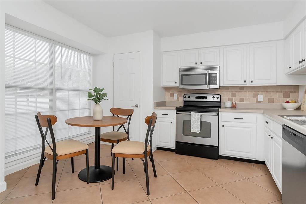 На продажу: $224,000 (2 спален, 2 ванн, 1261 Квадратных фут)