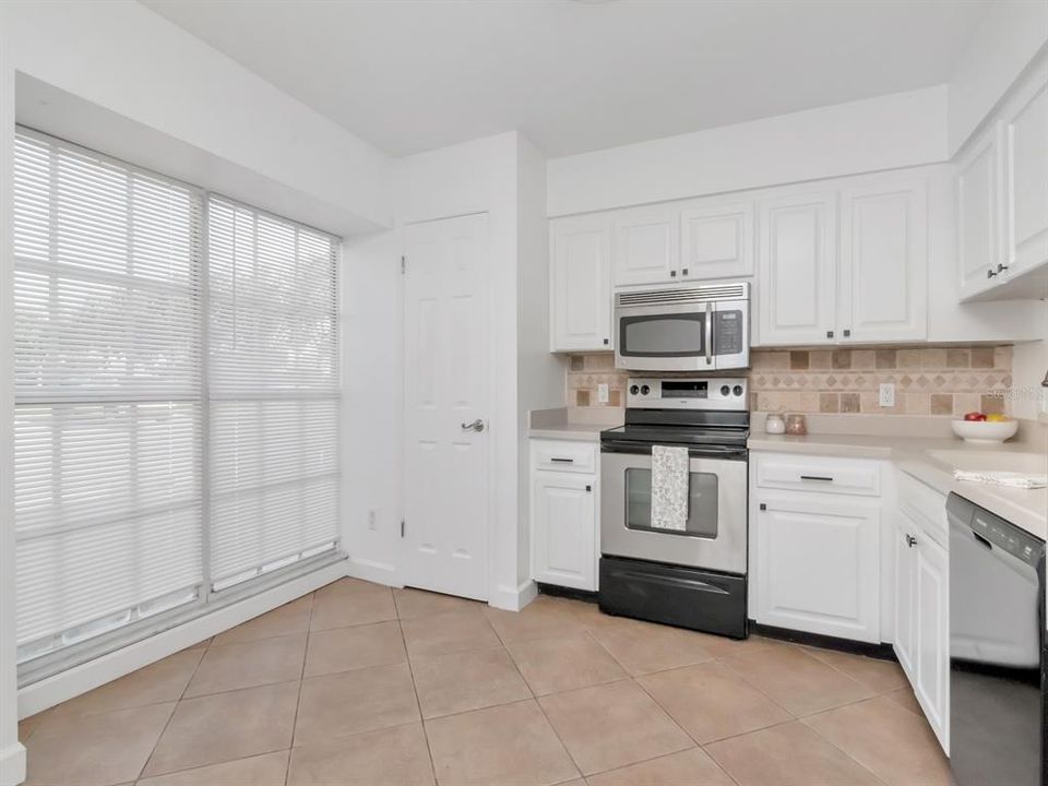 На продажу: $224,000 (2 спален, 2 ванн, 1261 Квадратных фут)