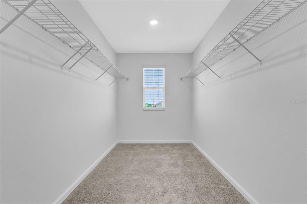 For Sale: $359,999 (4 beds, 2 baths, 2333 Square Feet)