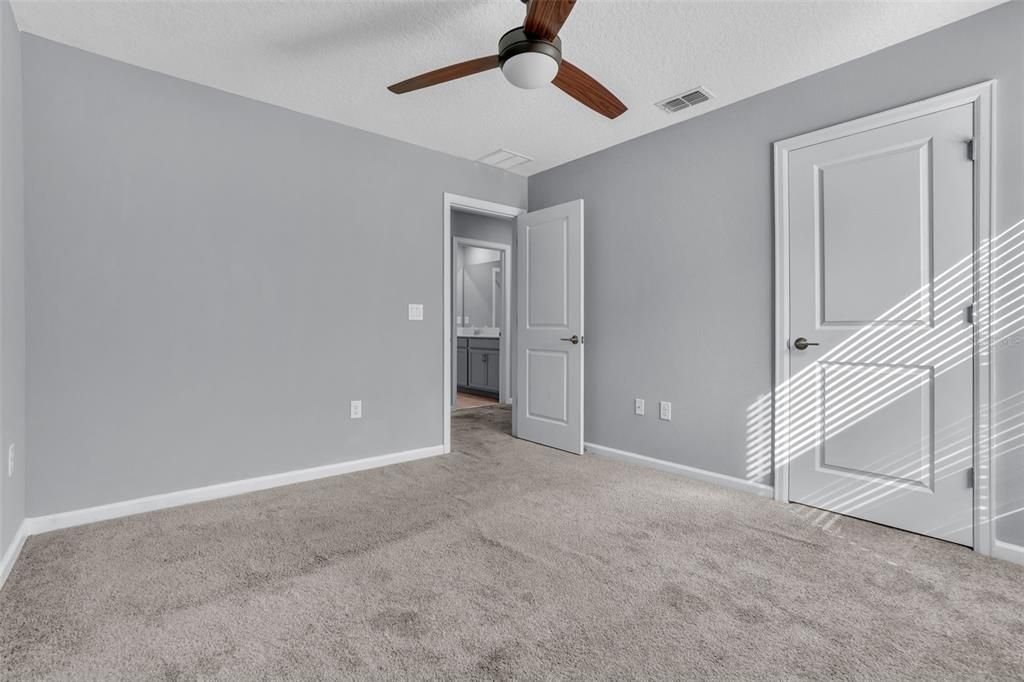 For Sale: $359,999 (4 beds, 2 baths, 2333 Square Feet)