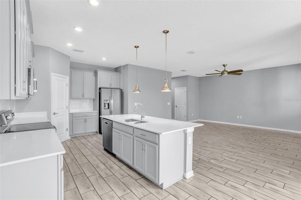 For Sale: $359,999 (4 beds, 2 baths, 2333 Square Feet)