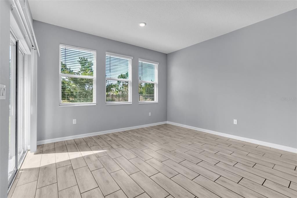 For Sale: $359,999 (4 beds, 2 baths, 2333 Square Feet)