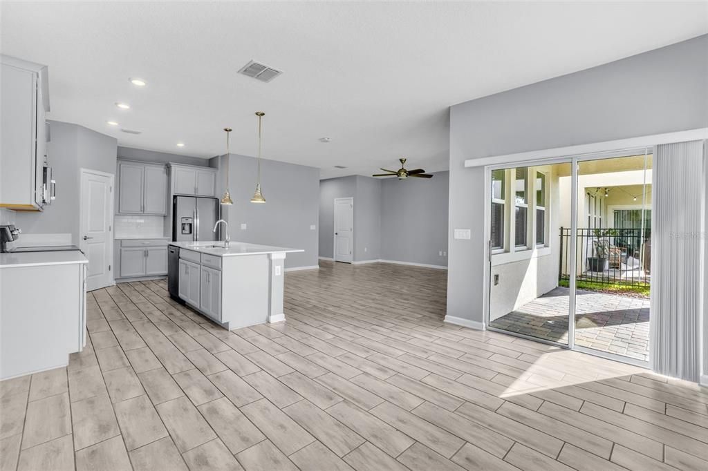 For Sale: $359,999 (4 beds, 2 baths, 2333 Square Feet)