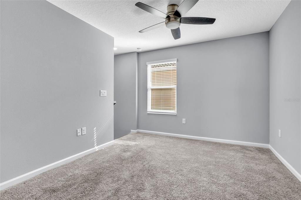 For Sale: $359,999 (4 beds, 2 baths, 2333 Square Feet)