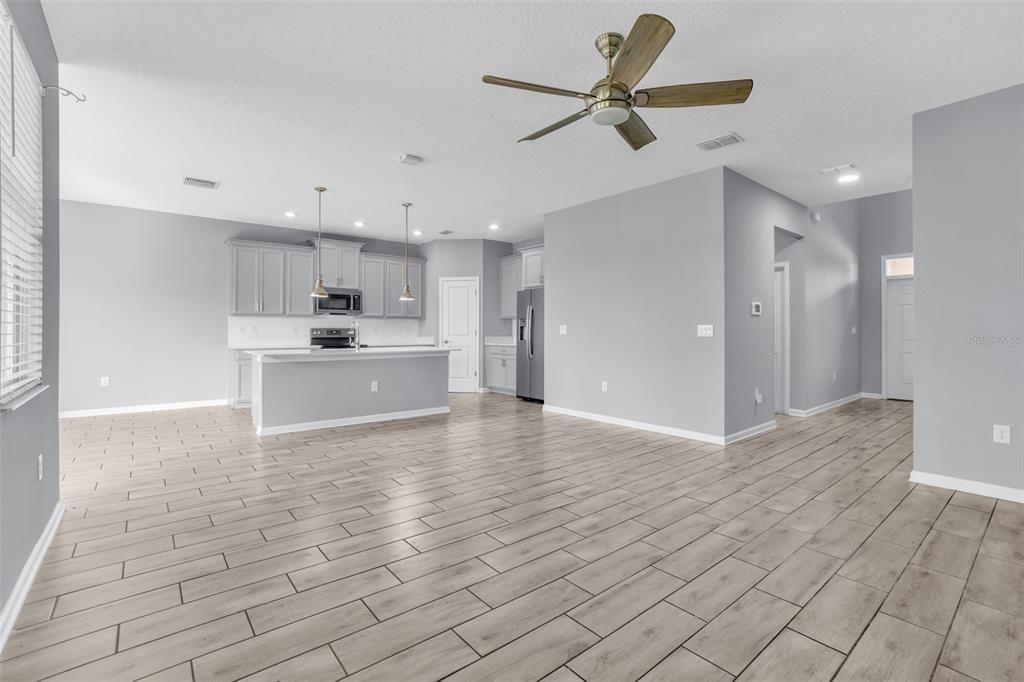 For Sale: $359,999 (4 beds, 2 baths, 2333 Square Feet)