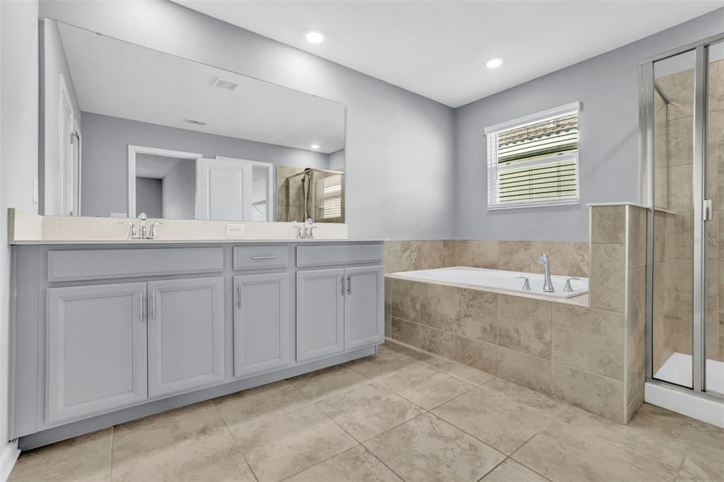 For Sale: $359,999 (4 beds, 2 baths, 2333 Square Feet)