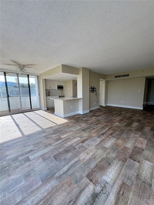 For Rent: $2,000 (1 beds, 1 baths, 859 Square Feet)