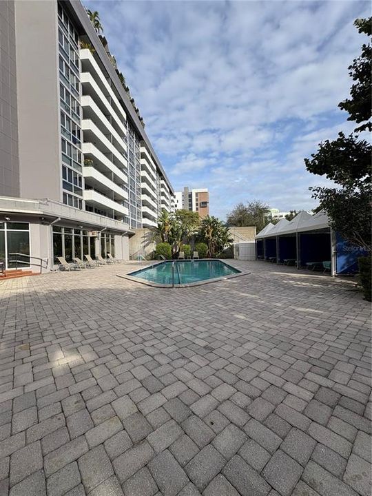 For Rent: $2,000 (1 beds, 1 baths, 859 Square Feet)