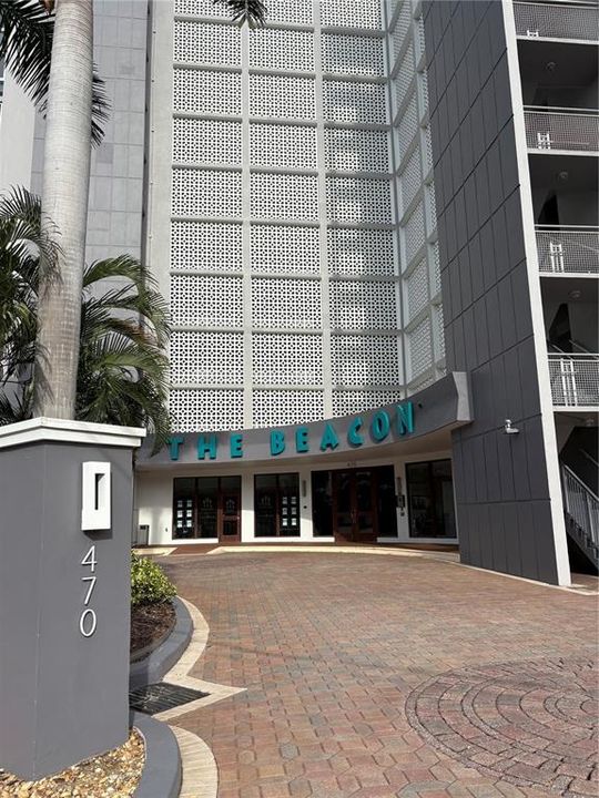 For Rent: $2,000 (1 beds, 1 baths, 859 Square Feet)