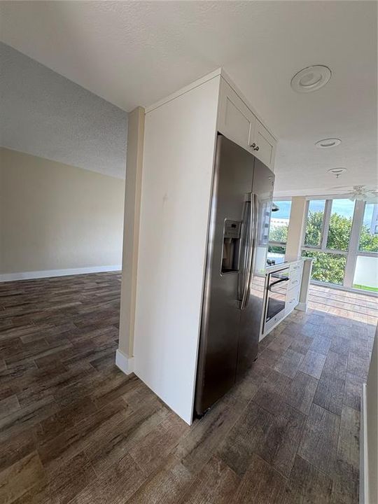 For Rent: $2,000 (1 beds, 1 baths, 859 Square Feet)