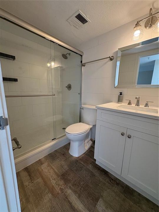 For Rent: $2,000 (1 beds, 1 baths, 859 Square Feet)