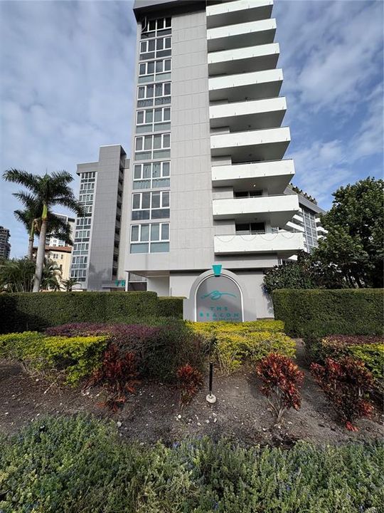 For Rent: $2,000 (1 beds, 1 baths, 859 Square Feet)