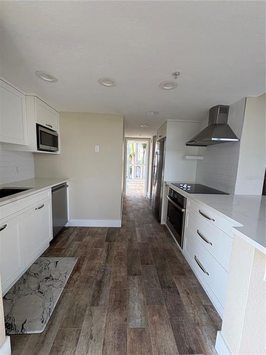 For Rent: $2,000 (1 beds, 1 baths, 859 Square Feet)