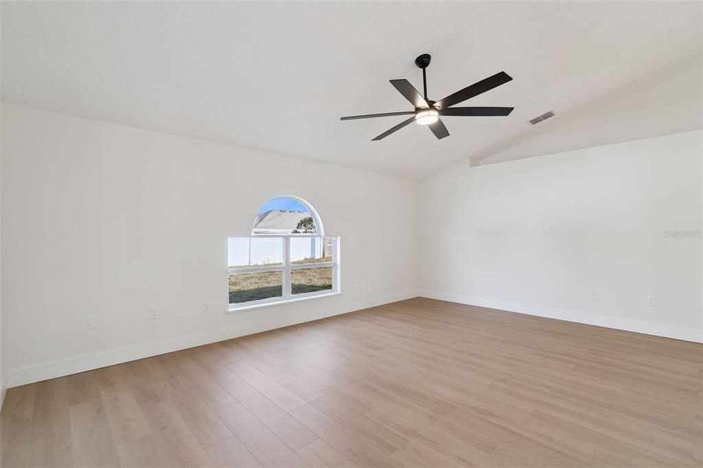 For Sale: $339,900 (3 beds, 2 baths, 1760 Square Feet)