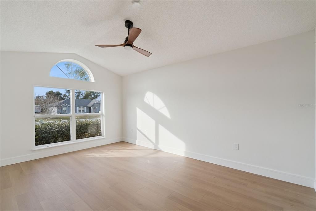 For Sale: $339,900 (3 beds, 2 baths, 1760 Square Feet)