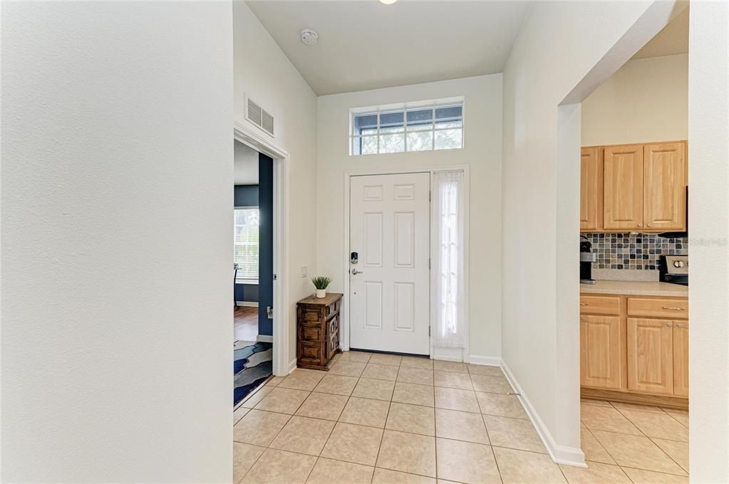 На продажу: $350,000 (4 спален, 2 ванн, 1684 Квадратных фут)