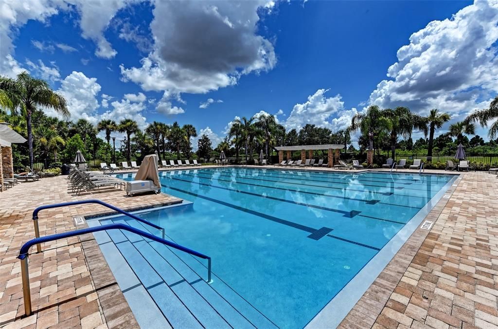 На продажу: $350,000 (4 спален, 2 ванн, 1684 Квадратных фут)