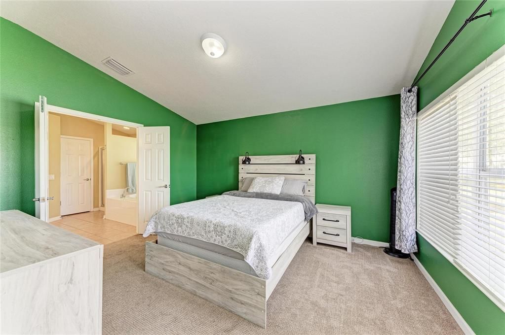 На продажу: $350,000 (4 спален, 2 ванн, 1684 Квадратных фут)