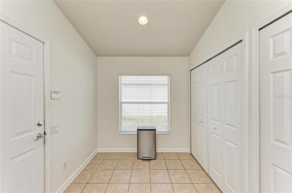 На продажу: $350,000 (4 спален, 2 ванн, 1684 Квадратных фут)