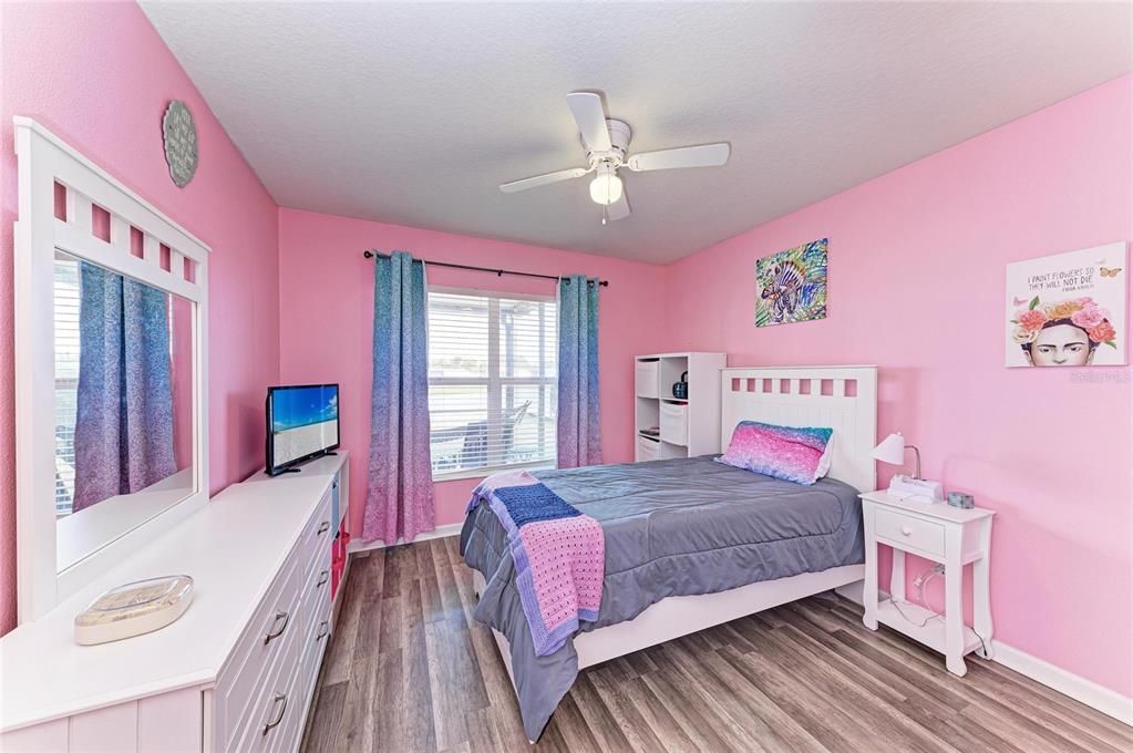 На продажу: $350,000 (4 спален, 2 ванн, 1684 Квадратных фут)