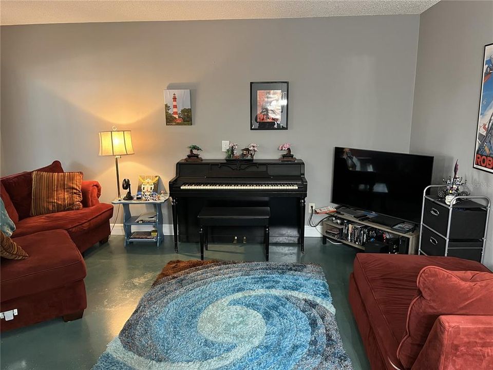 На продажу: $135,000 (1 спален, 1 ванн, 975 Квадратных фут)