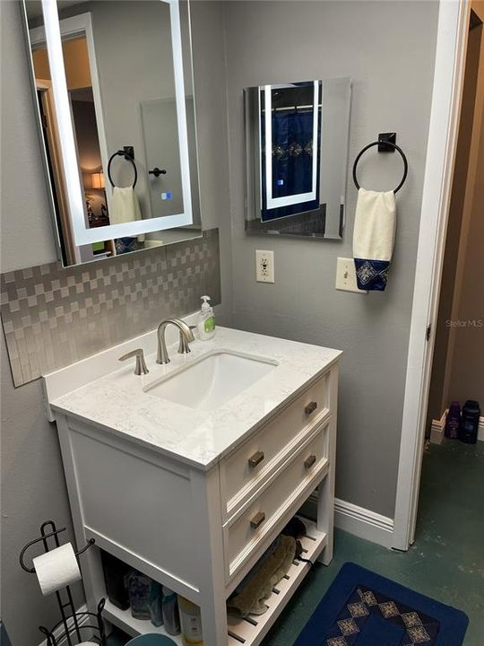 На продажу: $135,000 (1 спален, 1 ванн, 975 Квадратных фут)